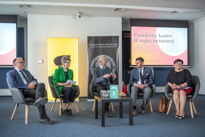 Konferencja prawdziwe oblicza zakonczenia II WŚ fot Barbara Jamrocha UdSKiOR 9