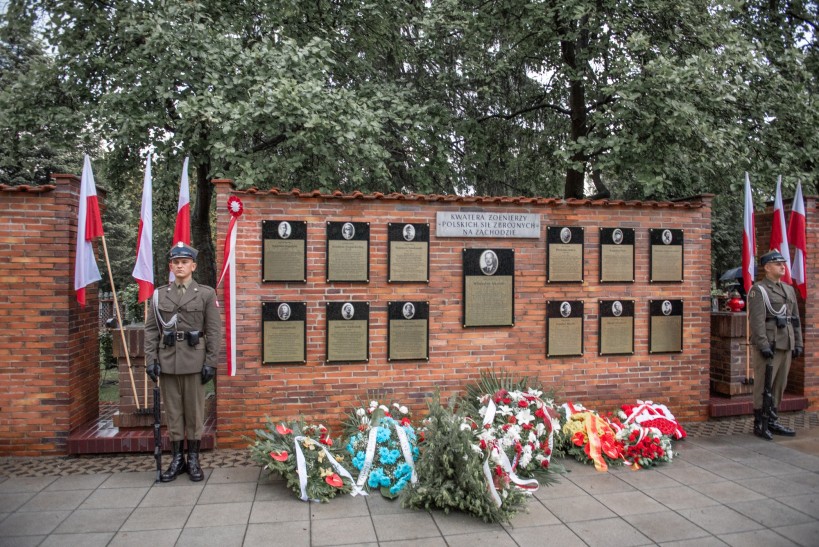 odsloniecie tablic poswieconych dowodcom sil zbrojnych na zachodzie fot. barbara jamrocha udskior odsloniecie tablic poswieconych dowodcom sil zbrojnych na zachodzie fot. barbara jamrocha udskior