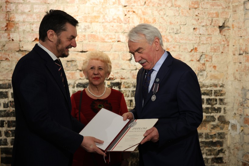 2026.03.23   wreczenie medalu pbp romanowi nowosielskiemu  